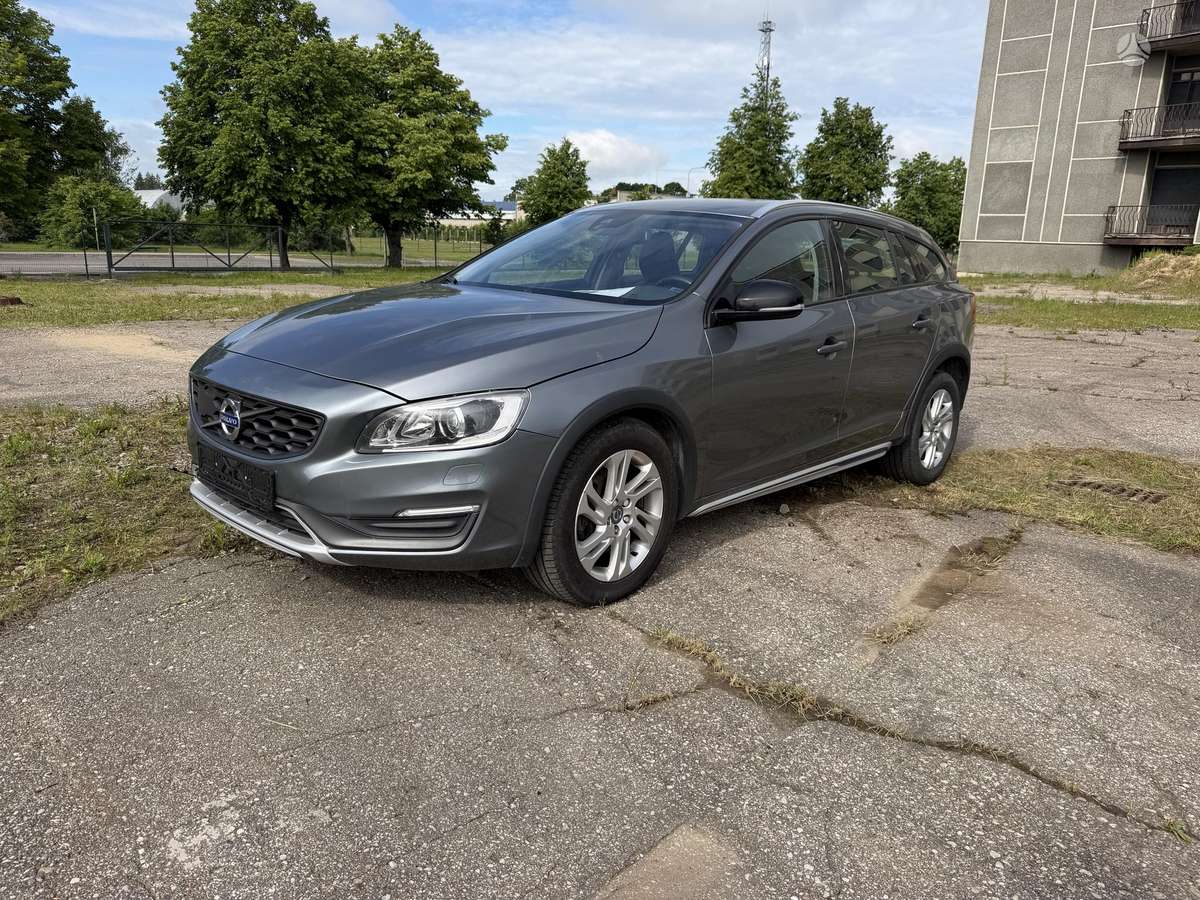 Volvo V60 Cross Country - 1