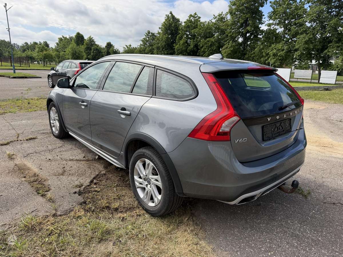 Volvo V60 Cross Country - 4