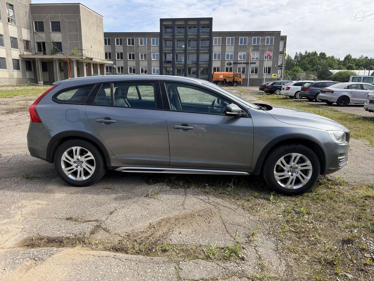 Volvo V60 Cross Country - 5