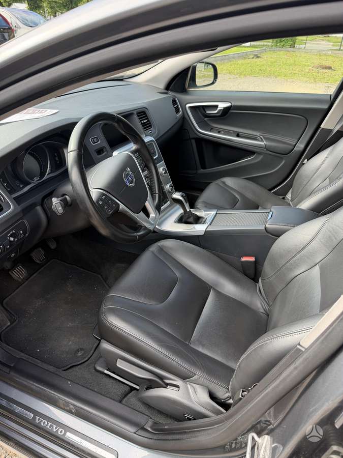 Volvo V60 Cross Country - 6