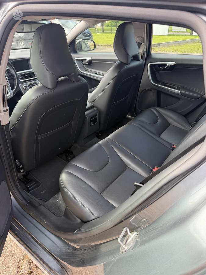 Volvo V60 Cross Country - 7