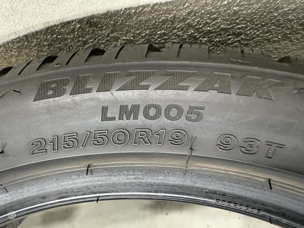 Bridgestone Blizzak lm005, winter 215/50 R19