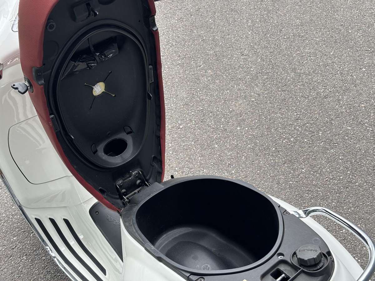 Piaggio Vespa 50cc, scooters / mopeds