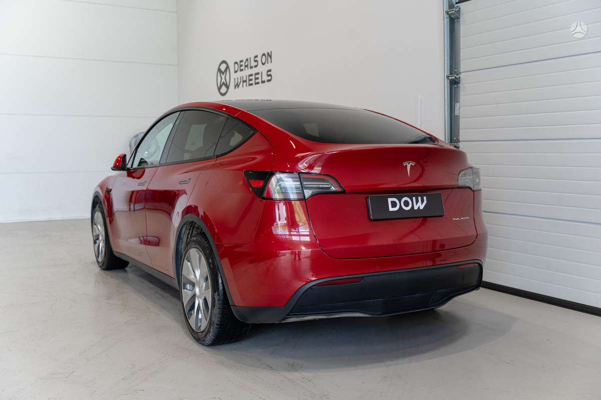 Tesla Model Y, 82 kWh, off-road / crossover