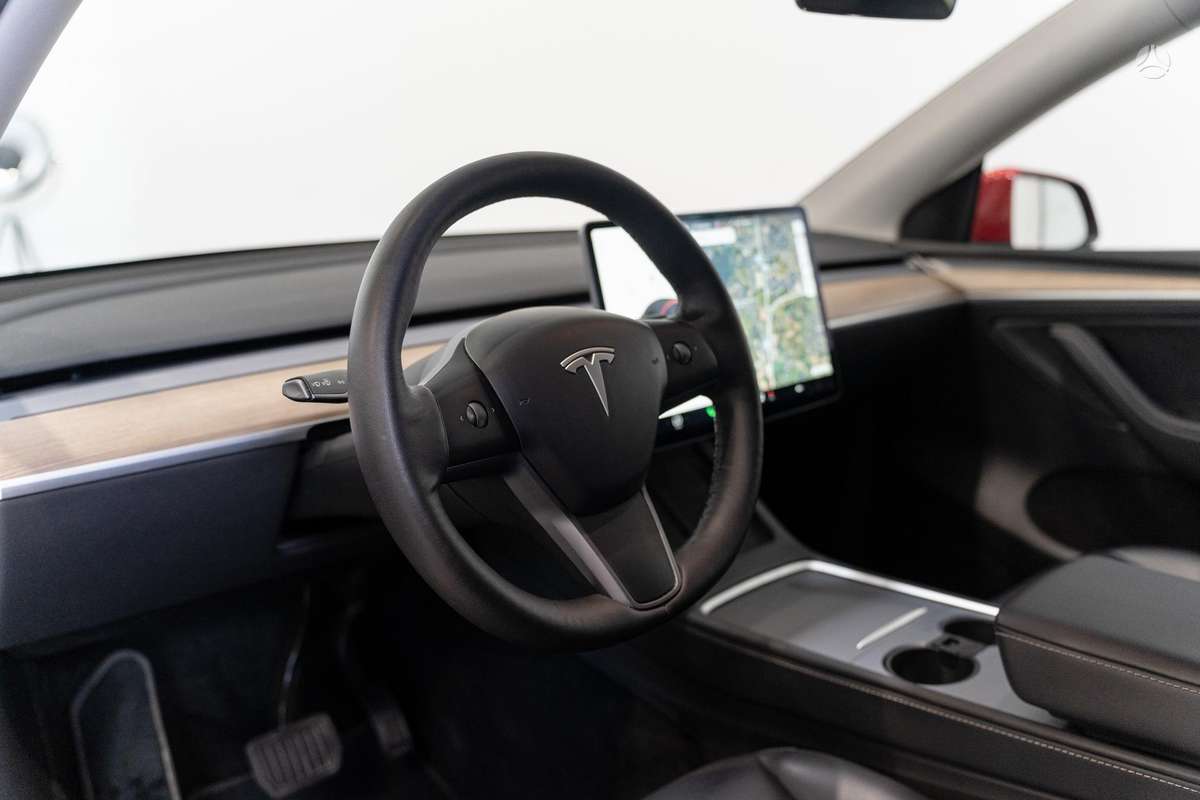Tesla Model Y, 82 kWh, off-road / crossover