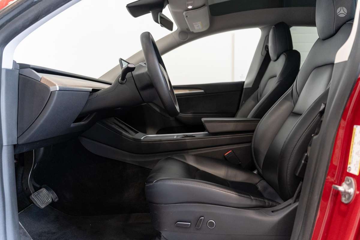 Tesla Model Y, 82 kWh, off-road / crossover