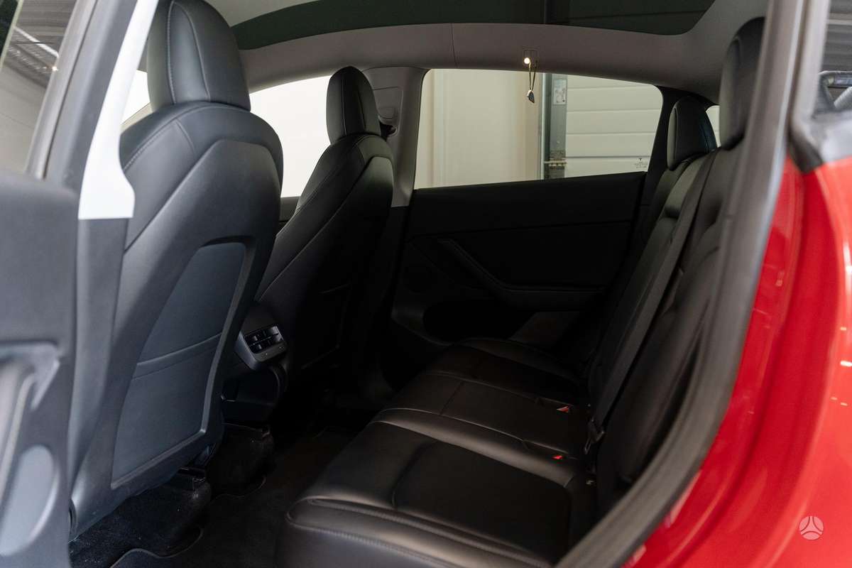 Tesla Model Y, 82 kWh, off-road / crossover