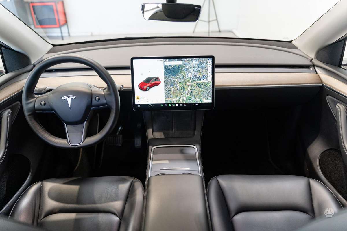 Tesla Model Y, 82 kWh, off-road / crossover