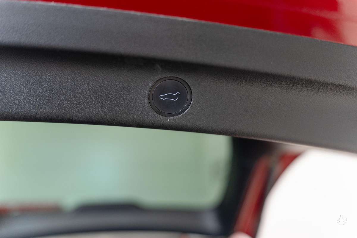 Tesla Model Y, 82 kWh, off-road / crossover