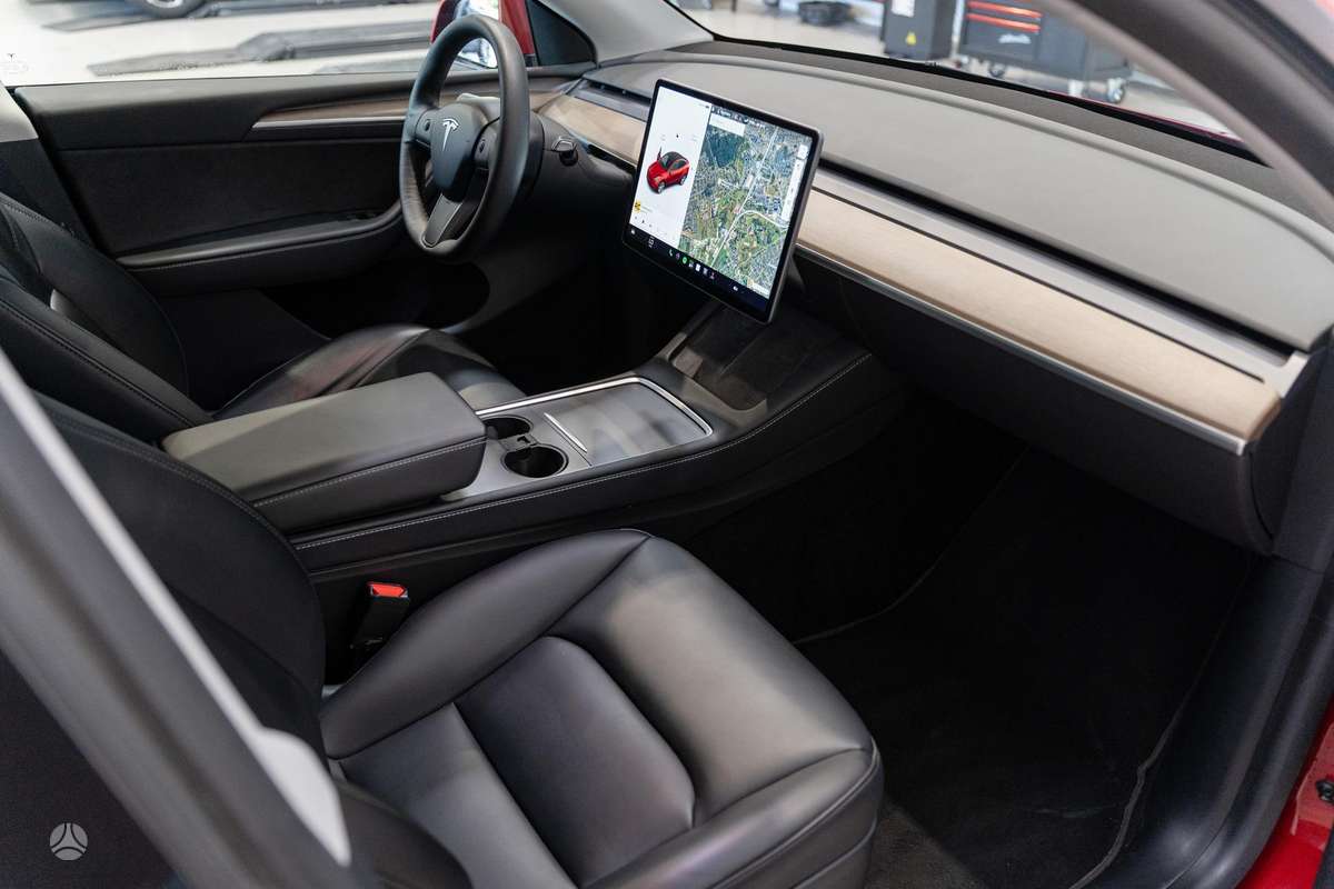Tesla Model Y, 82 kWh, off-road / crossover