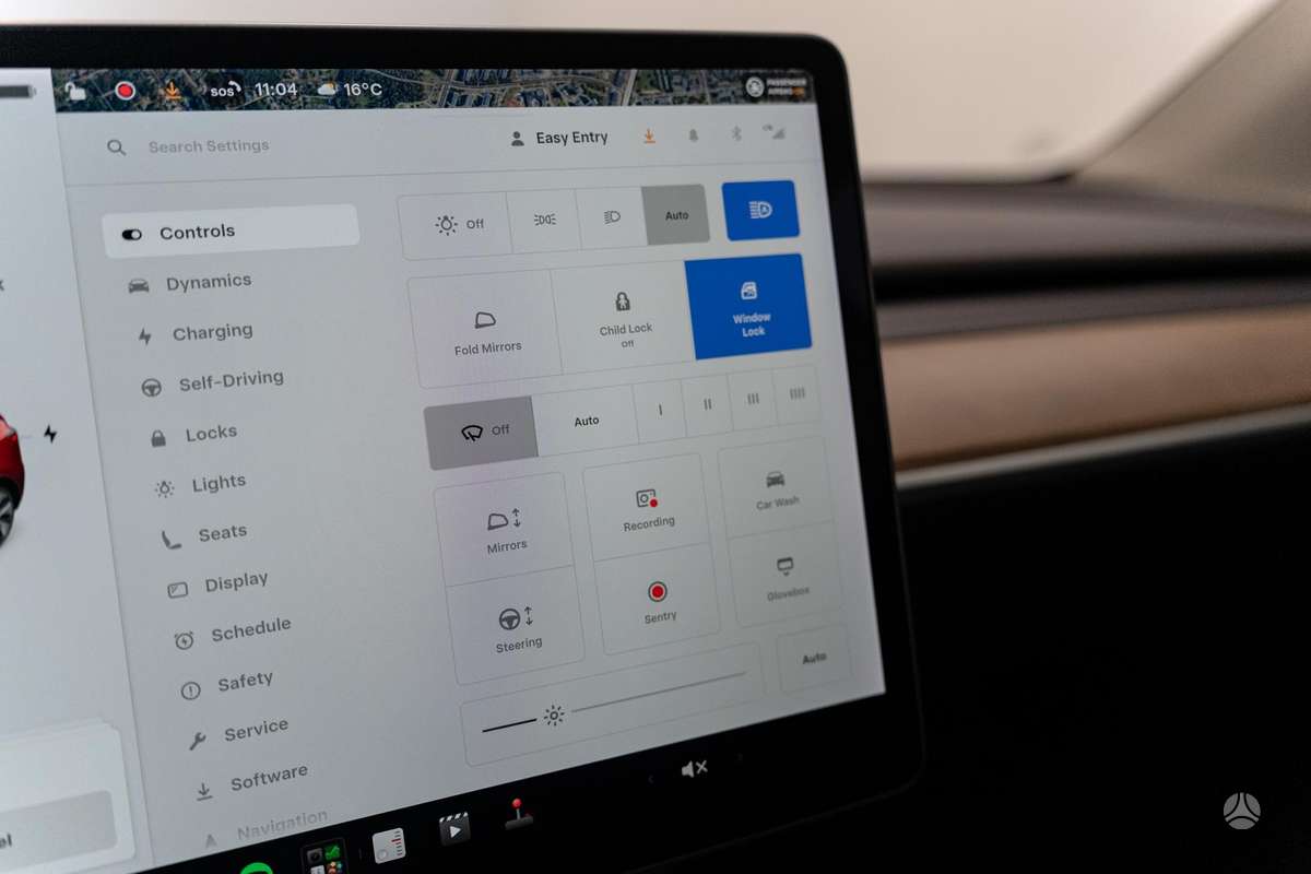 Tesla Model Y, 82 kWh, off-road / crossover