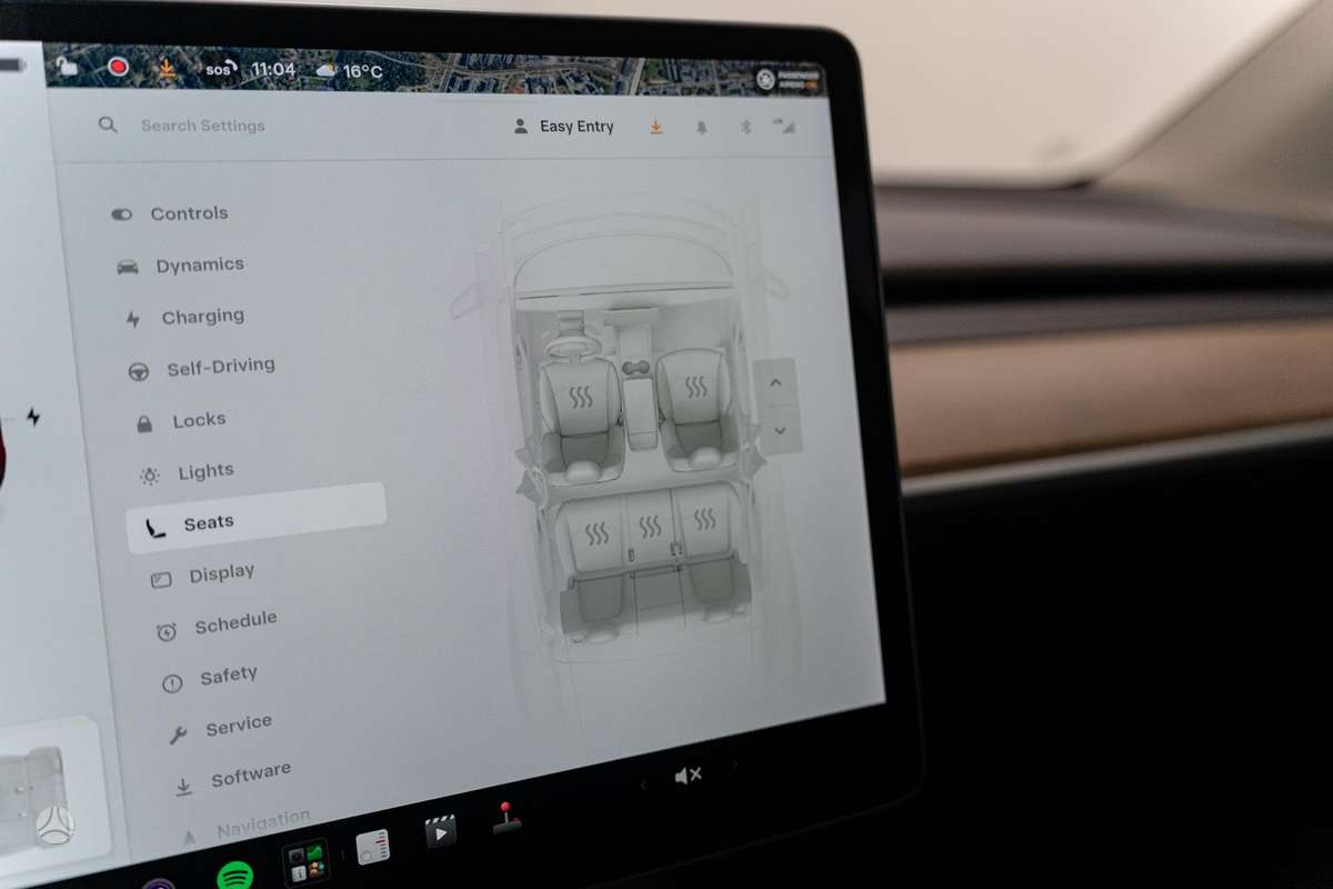 Tesla Model Y, 82 kWh, off-road / crossover