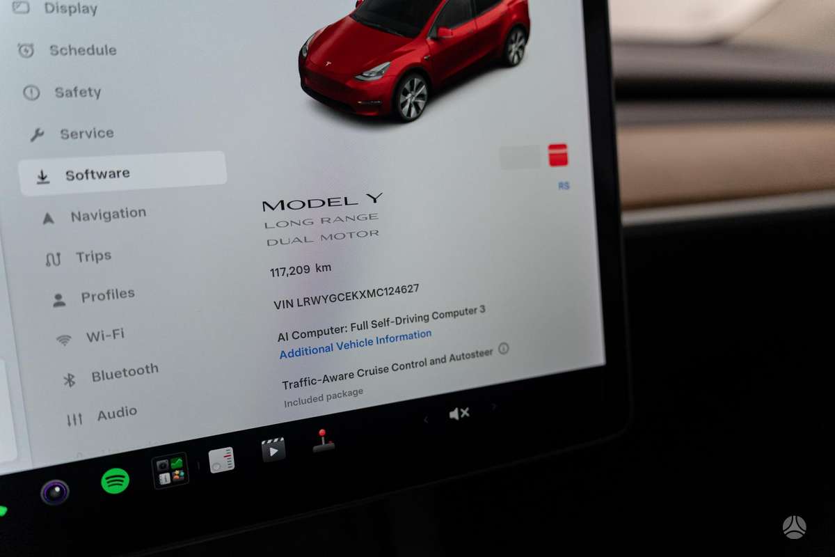 Tesla Model Y, 82 kWh, off-road / crossover