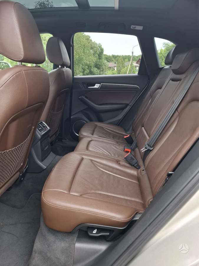 Audi Q5, 2.0 l., off-road / crossover