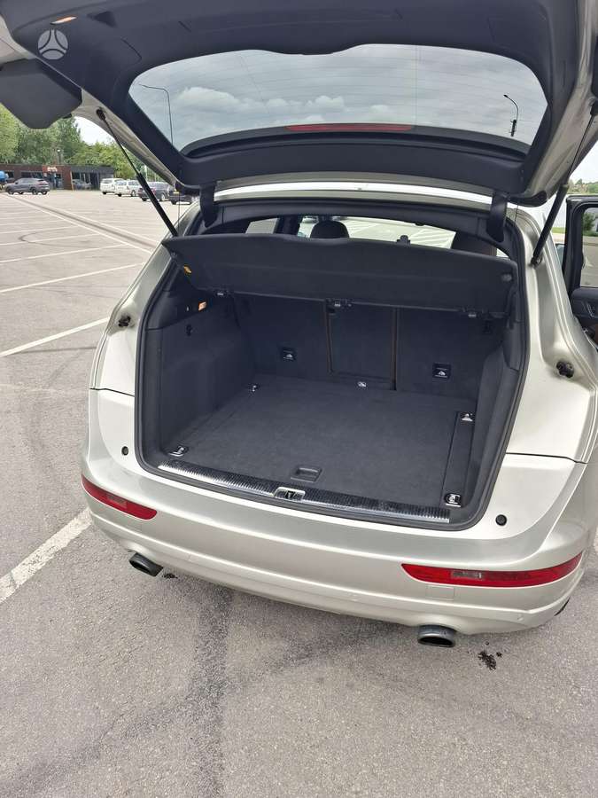 Audi Q5, 2.0 l., off-road / crossover