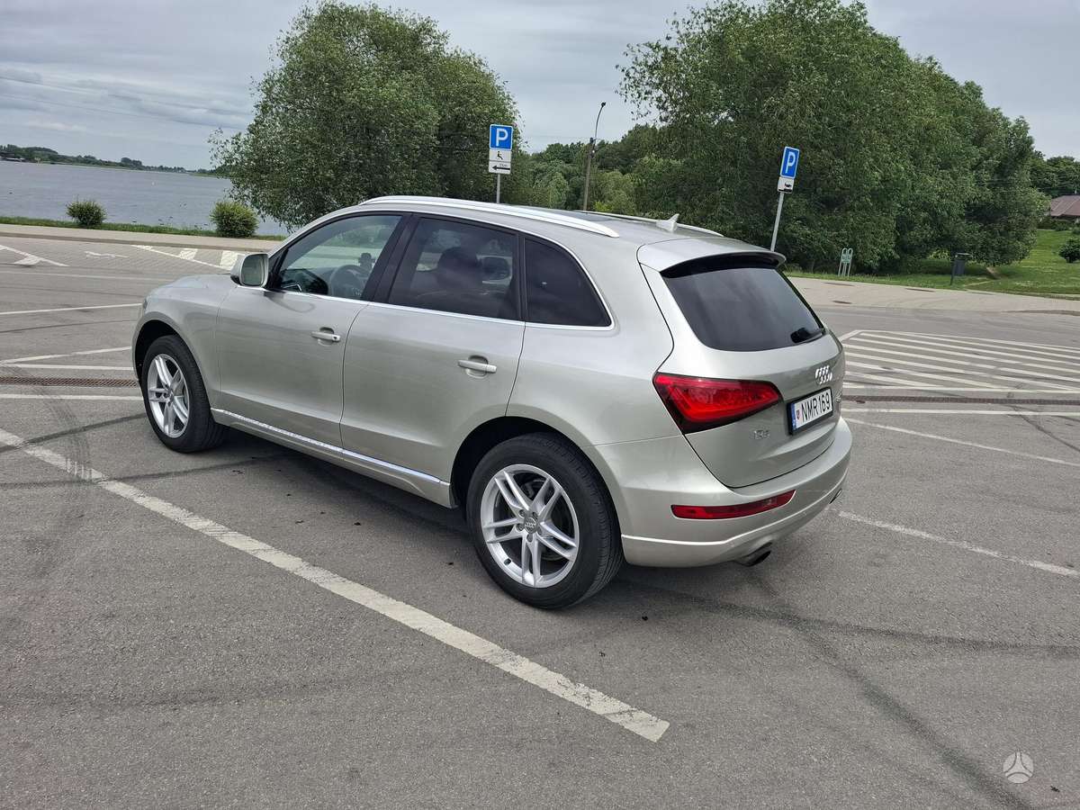Audi Q5, 2.0 l., off-road / crossover