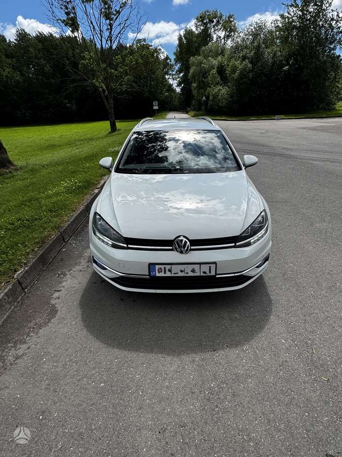 Volkswagen Golf - 1