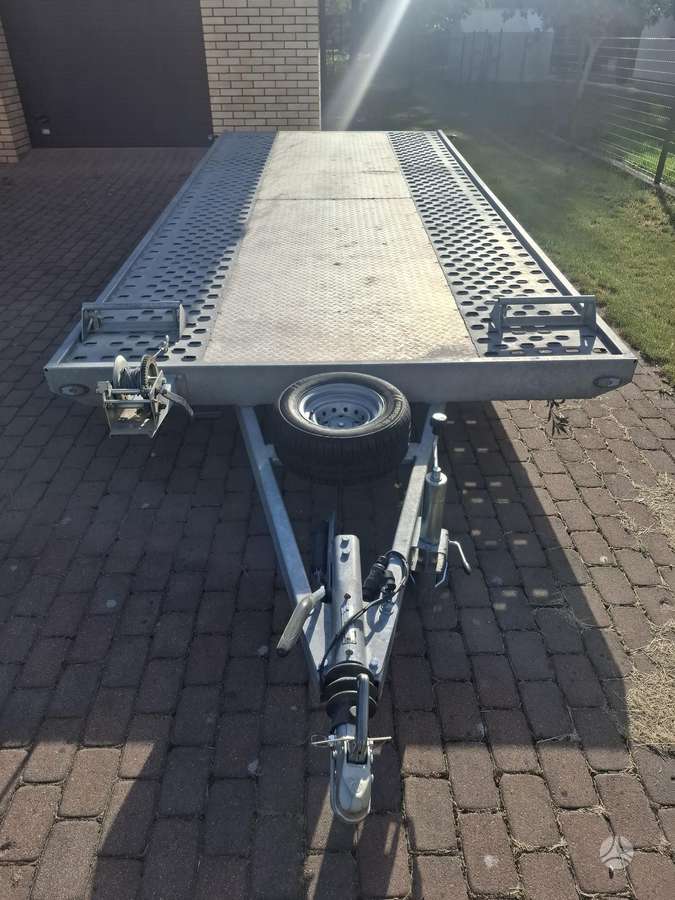 Tauras Tauras AA 2500, platformos