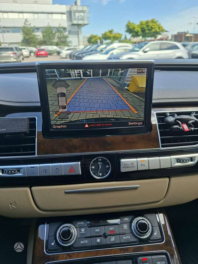 Audi A8, 3.0 l., Седан