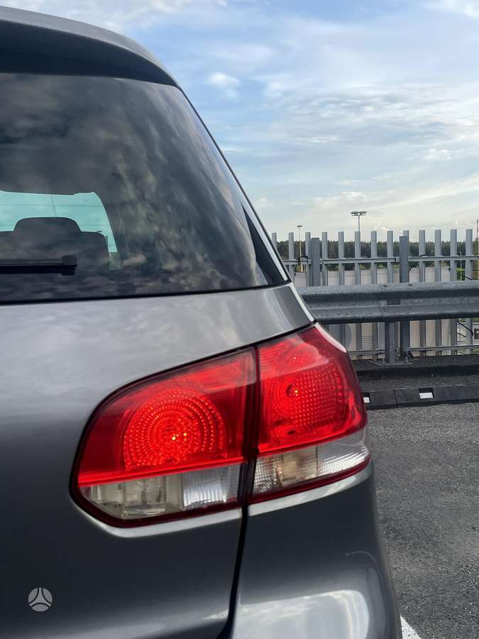 Volkswagen Golf - 10