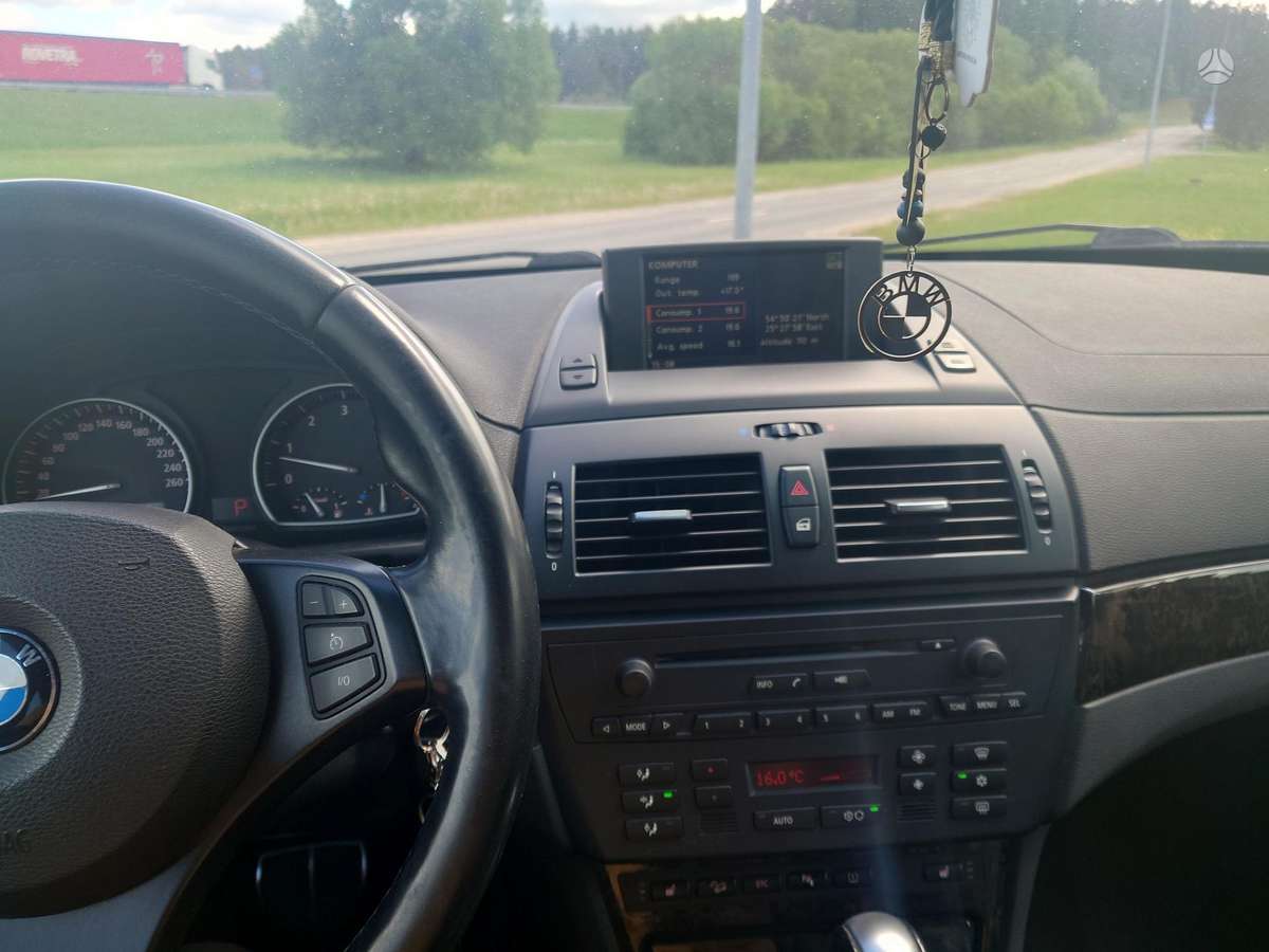 BMW X3, off-road / crossover