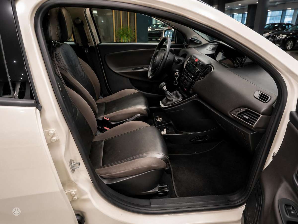 Lancia Ypsilon, 0.9 l., hatchback