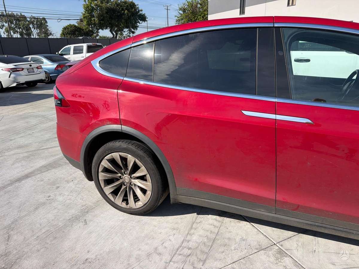Tesla Model X, 75 кВт·ч, Внедорожник / Кроссовер