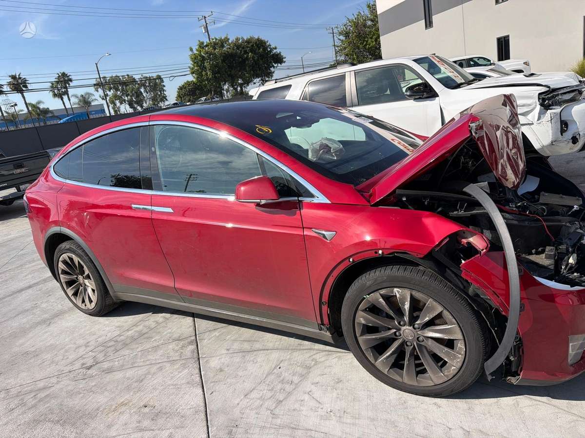 Tesla Model X, 75 кВт·ч, Внедорожник / Кроссовер