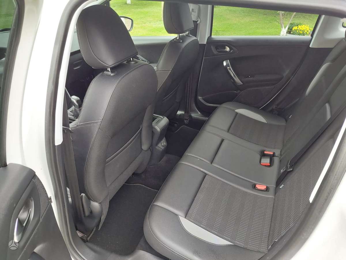 Peugeot 2008 - 8
