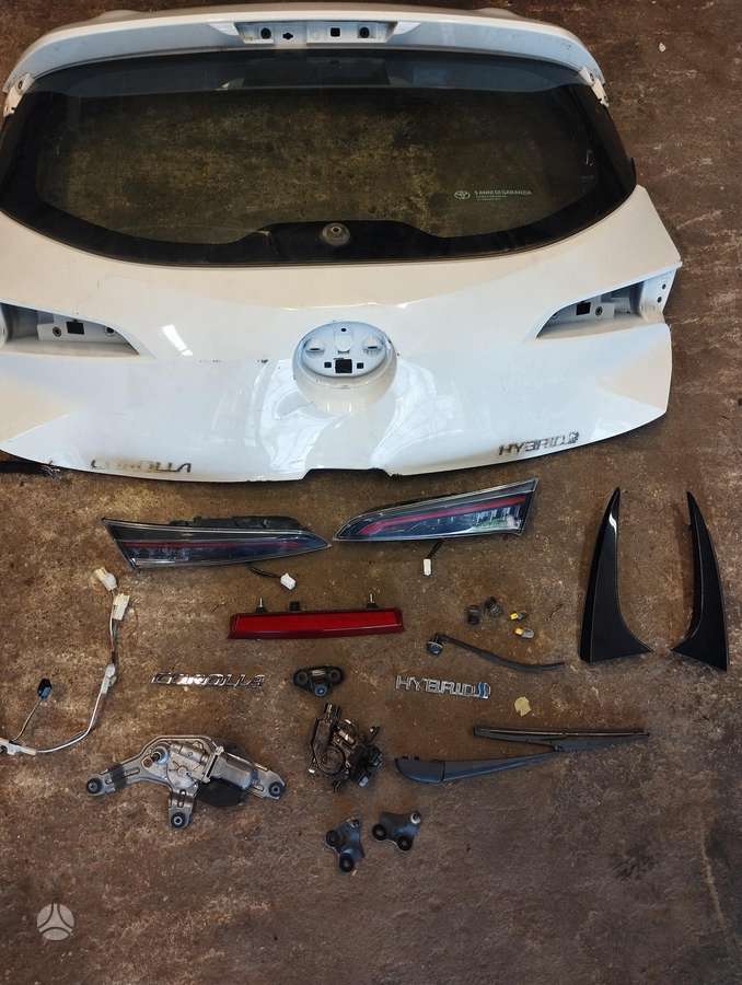 Toyota Corolla durų apmušalai, sėdynės