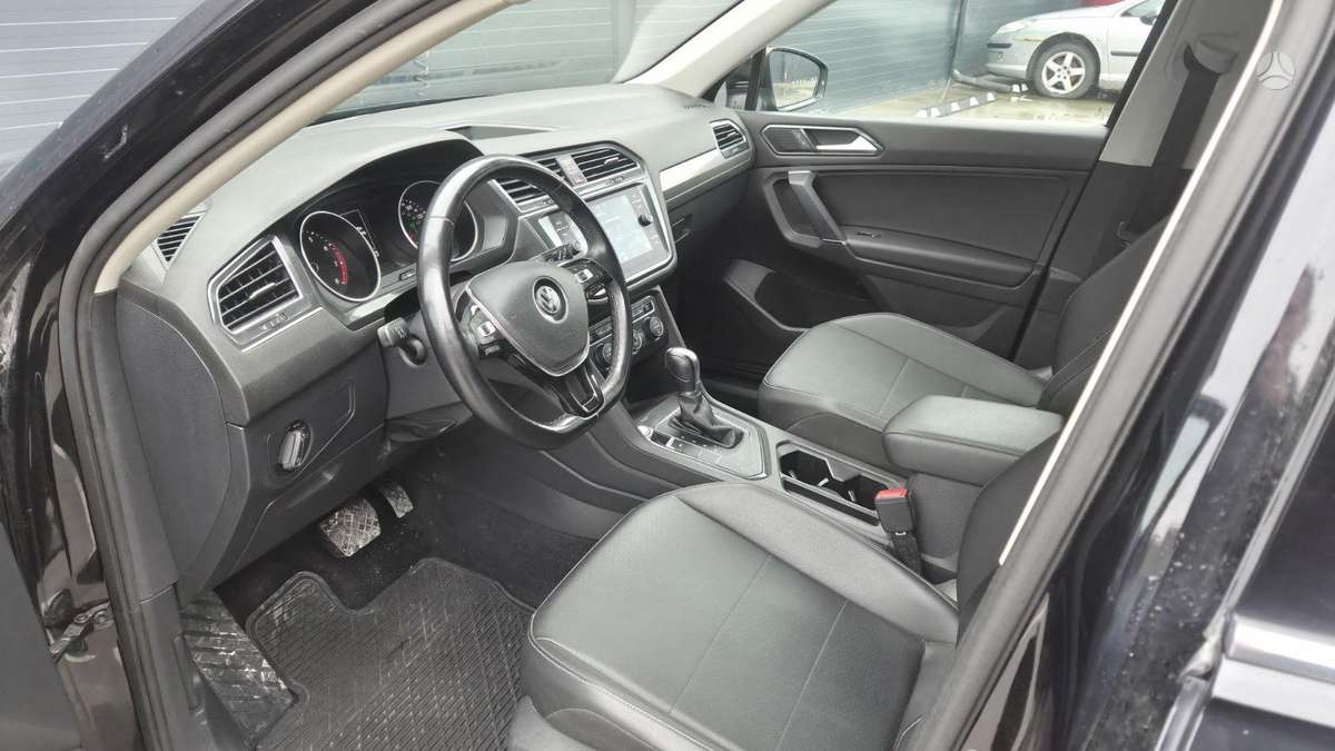Volkswagen Tiguan - 10