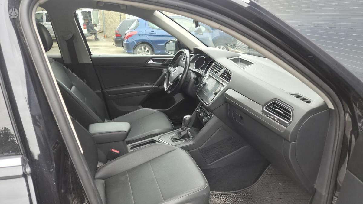 Volkswagen Tiguan - 9