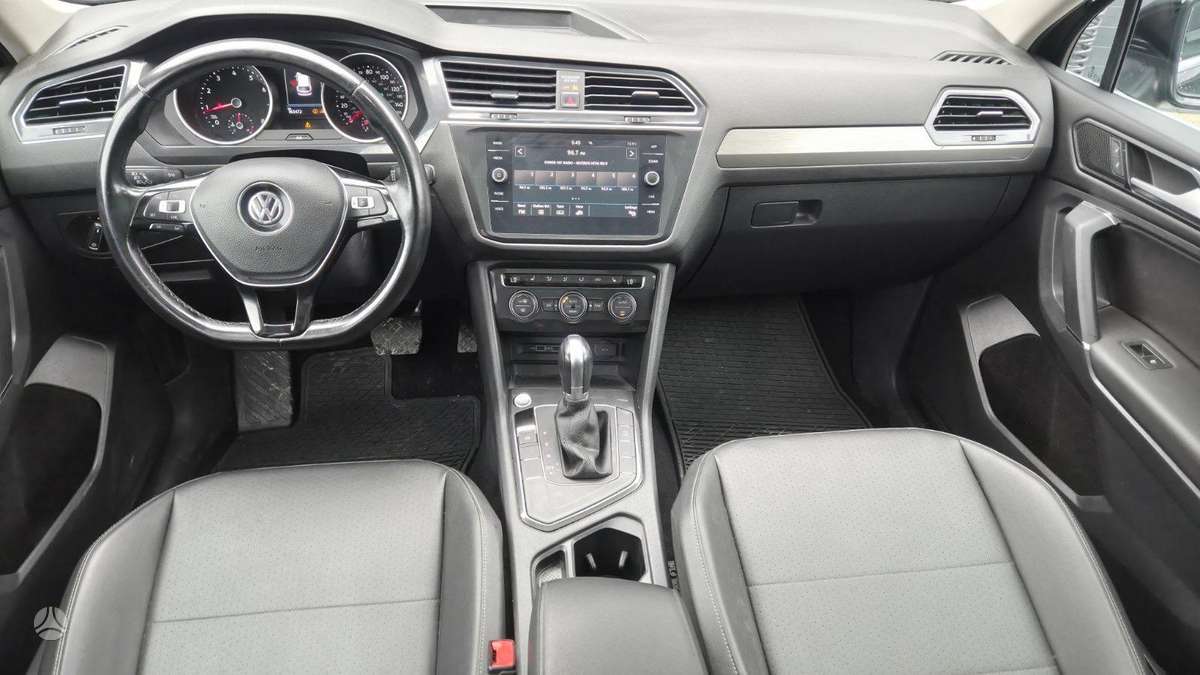 Volkswagen Tiguan - 11