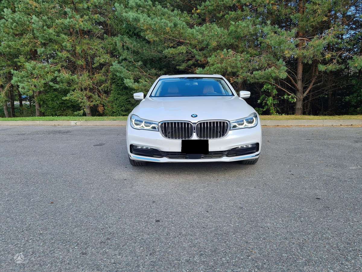 BMW 750, 4.4 l., Седан