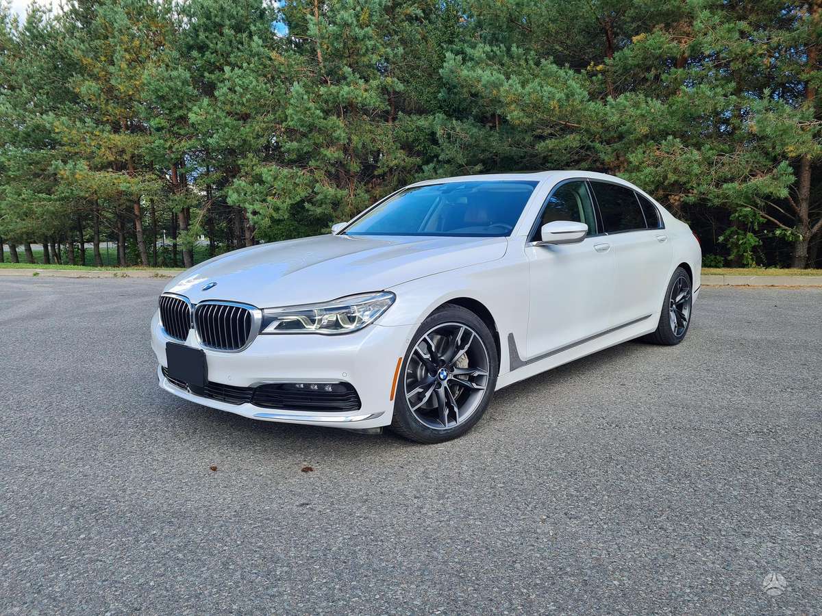 BMW 750, 4.4 l., Седан