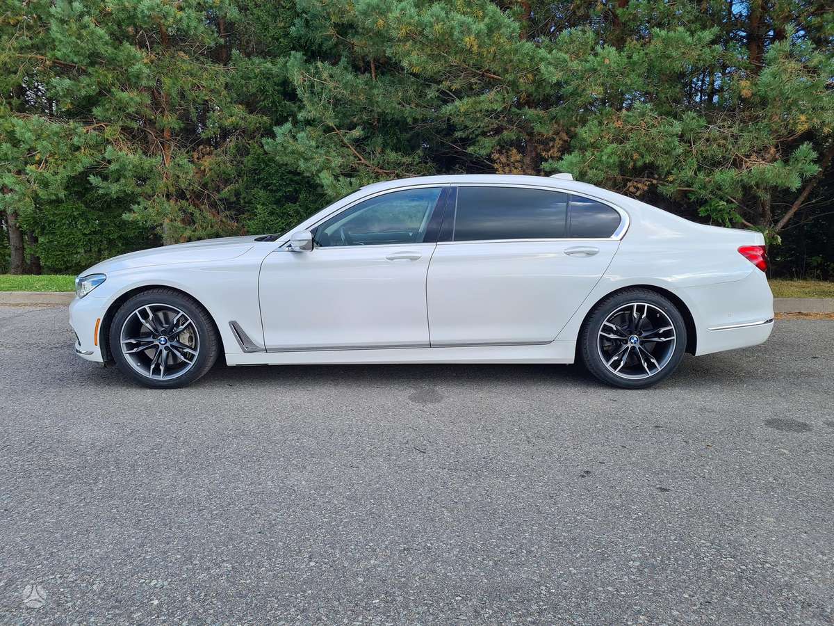 BMW 750, 4.4 l., Седан