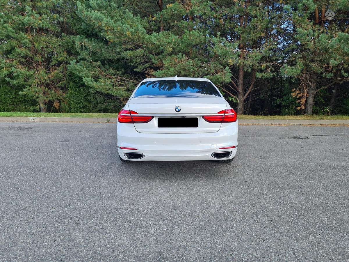 BMW 750, 4.4 l., Седан