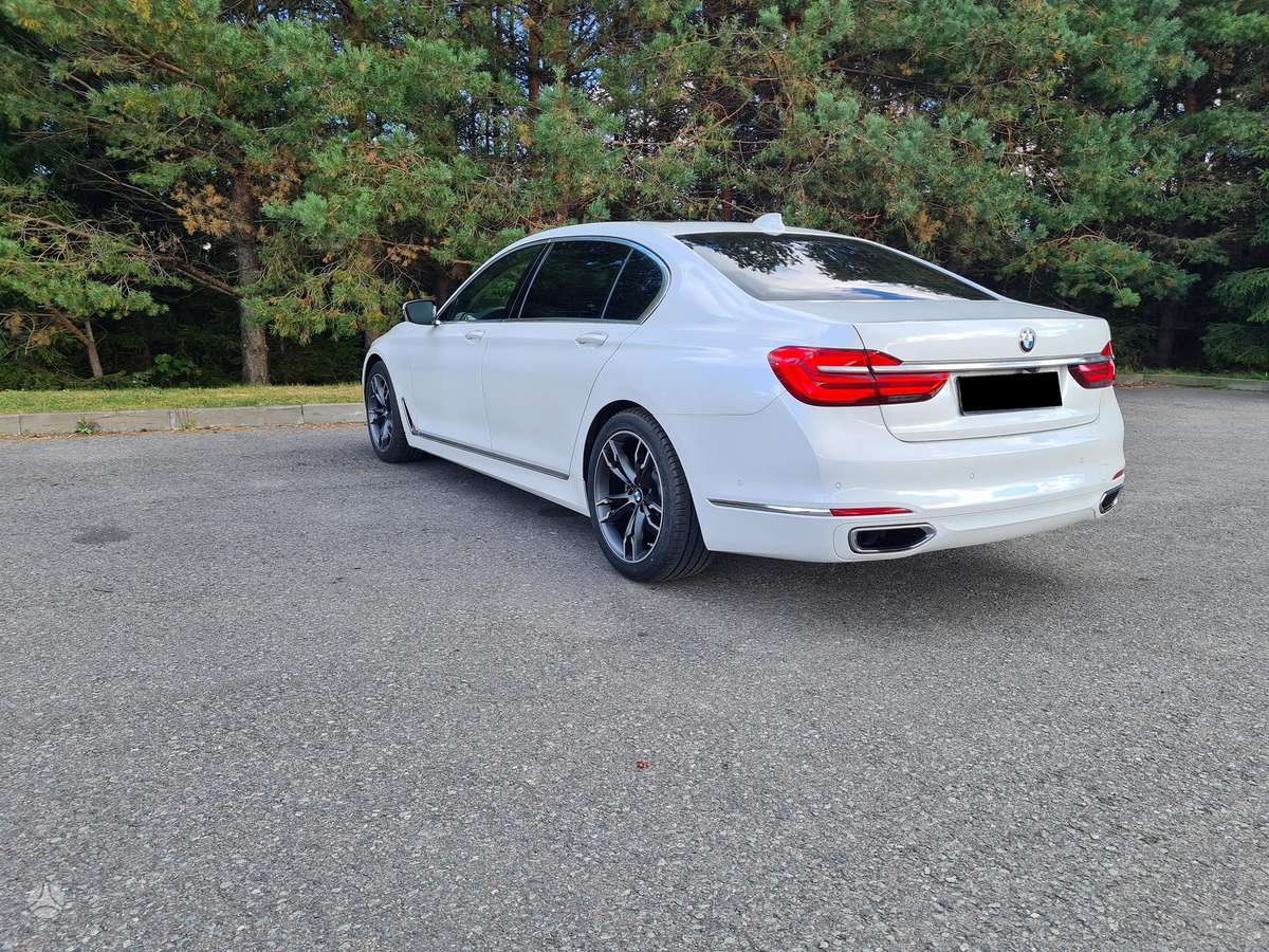 BMW 750, 4.4 l., Седан
