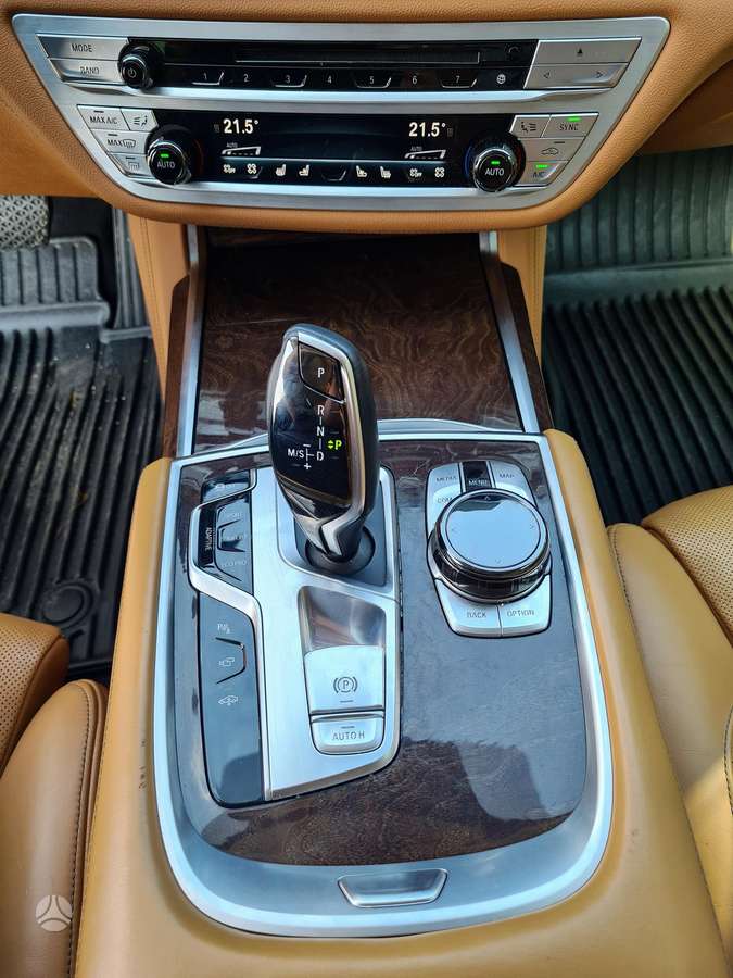 BMW 750, 4.4 l., Седан