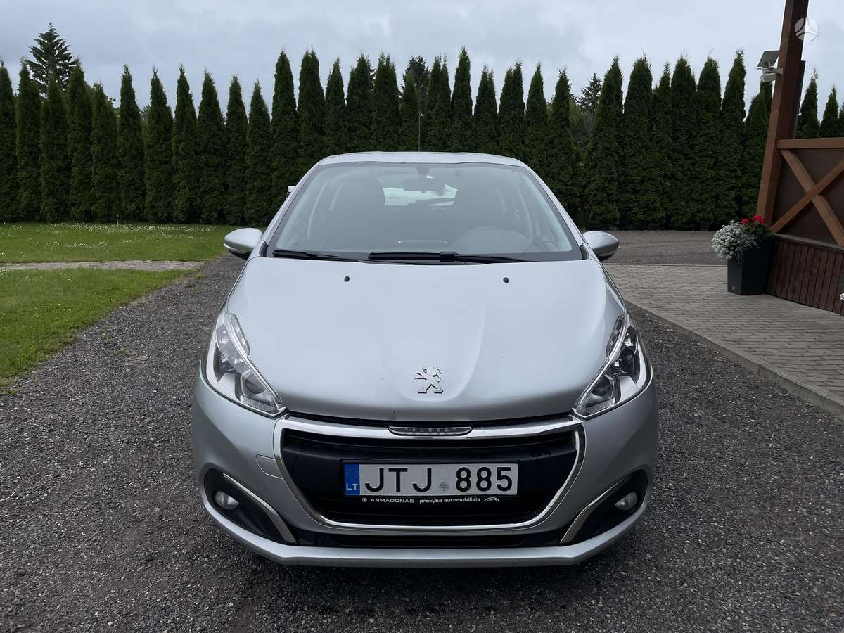 Peugeot 208, 1.2 l., hatchback