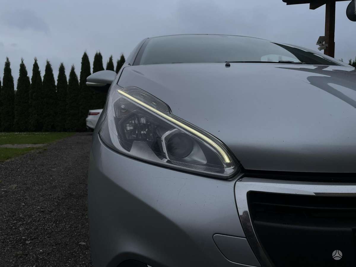 Peugeot 208, 1.2 l., hatchback