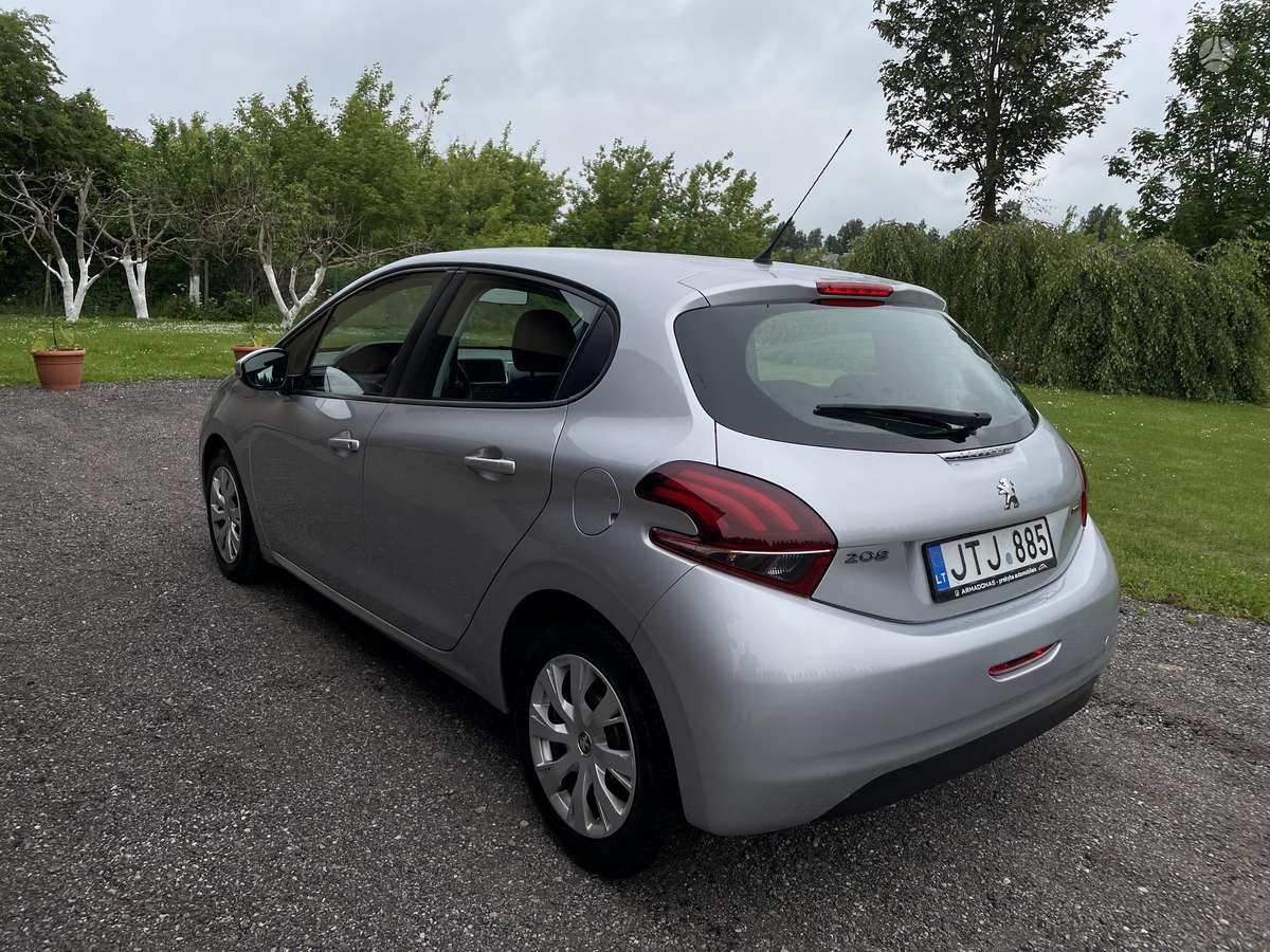 Peugeot 208, 1.2 l., hatchback