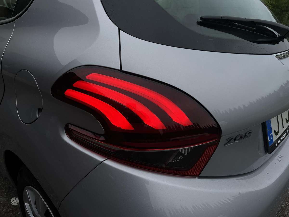 Peugeot 208, 1.2 l., hatchback