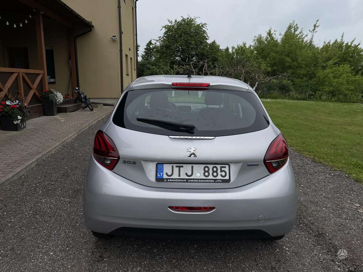 Peugeot 208, 1.2 l., hatchback