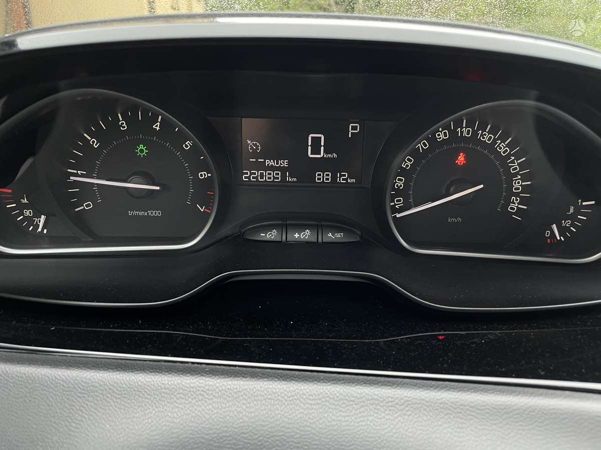 Peugeot 208, 1.2 l., hatchback