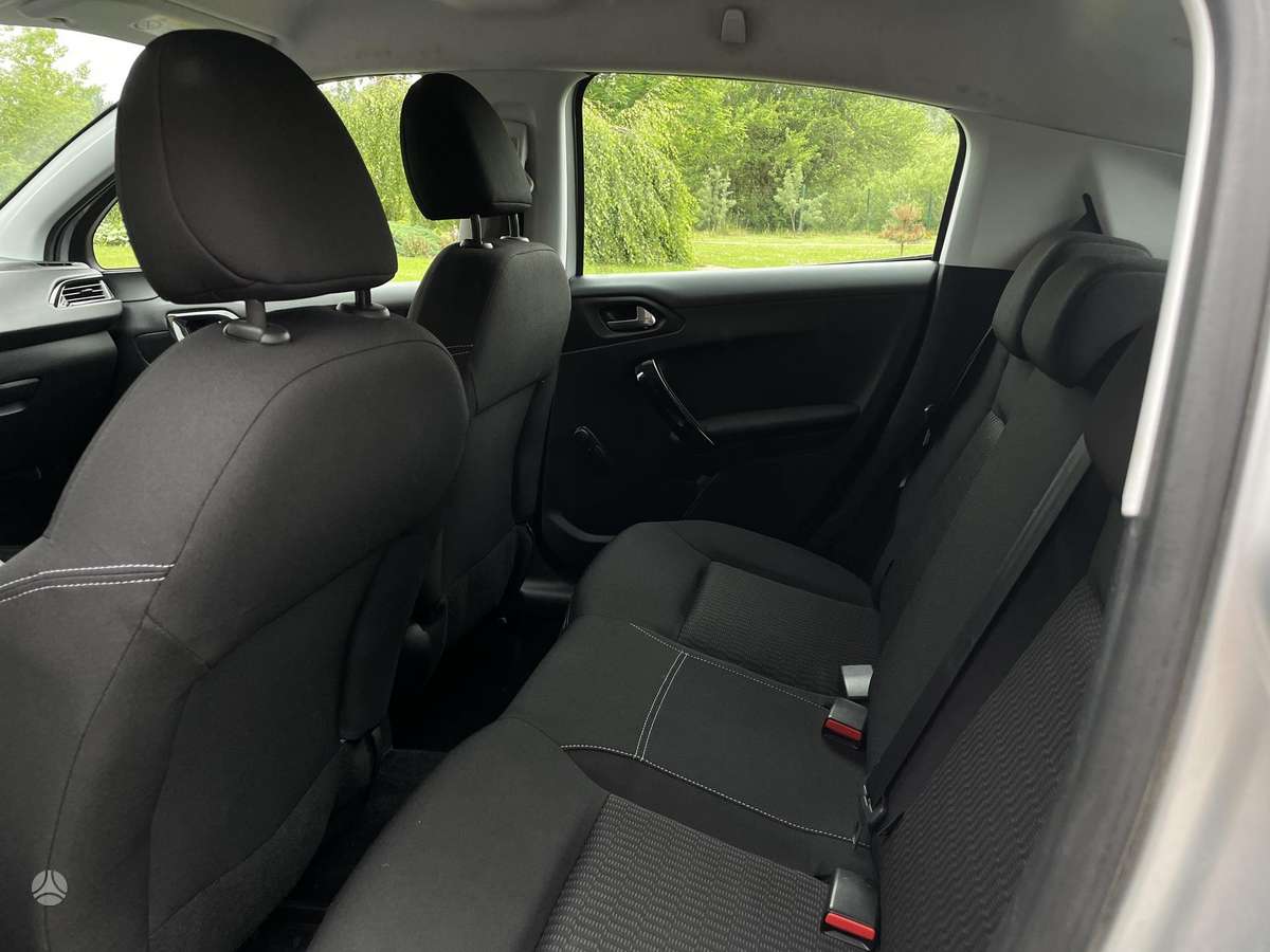 Peugeot 208, 1.2 l., hatchback