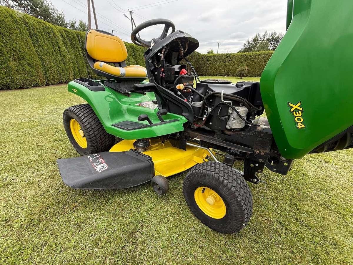 John Deere X304, garden tractors