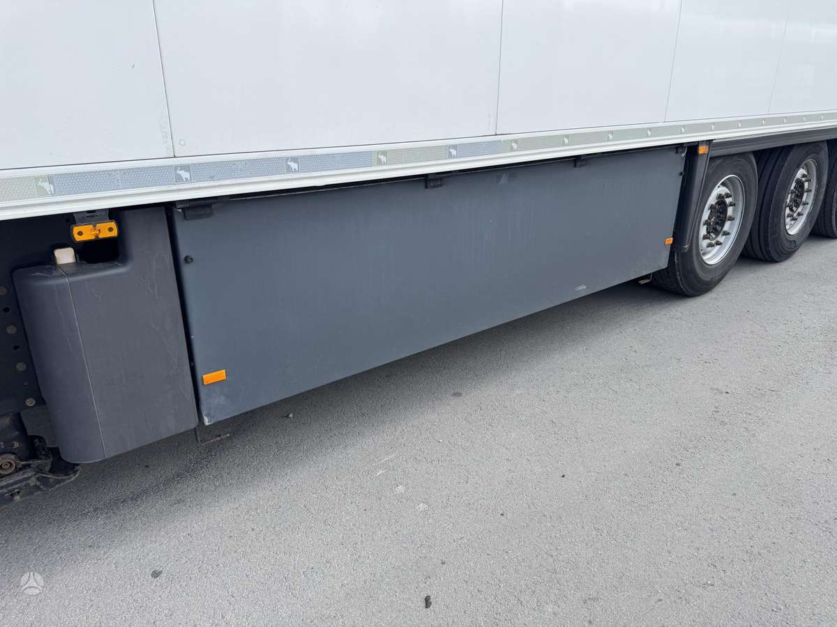 Schmitz SKO24, kablinis (with meat hooks), рефрижераторы