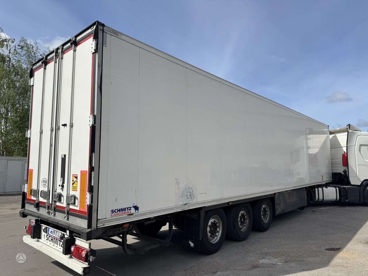 Schmitz SKO24, kablinis (with meat hooks), refrigerated