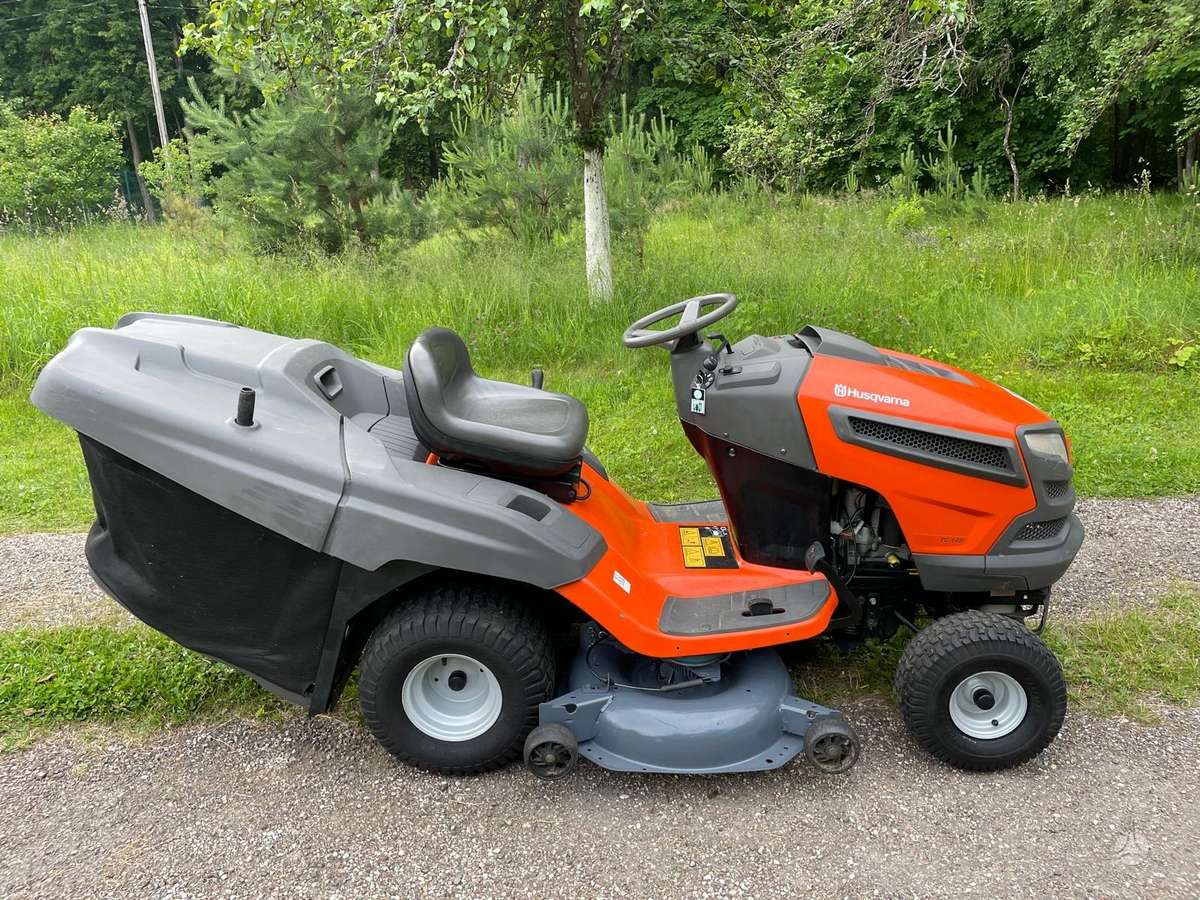 Husqvarna TC142, садовые тракторы